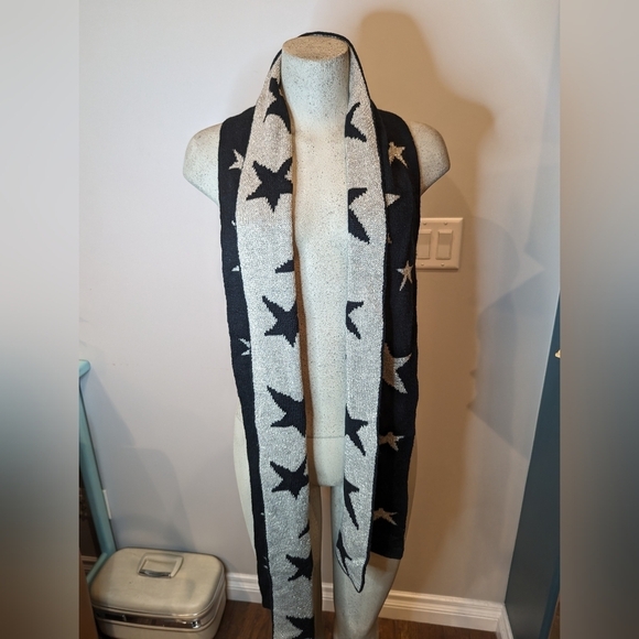 Aeropostale double sided reversible star scarf, black & silver - Picture 6 of 10
